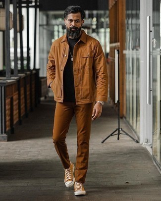 Welche T-Shirts mit einem Rundhalsausschnitt mit rotbrauner Shirtjacke zu tragen – 287 Herren Outfits