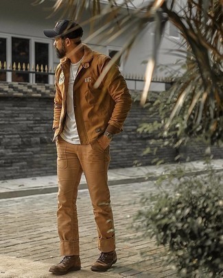 Welche T-Shirts mit einem Rundhalsausschnitt mit rotbrauner Shirtjacke zu tragen – 122 Smart-Casual Herren Outfits