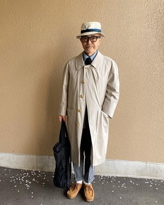 60 Jährige: Welche Chukka-Stiefel mit hellblauen Businesshemdes zu tragen – 6 Elegante Herren Outfits: Entscheiden Sie sich für ein hellblaues Businesshemd und eine graue Anzughose, um vor Klasse und Perfektion zu strotzen. Fühlen Sie sich mutig? Komplettieren Sie Ihr Outfit mit Chukka-Stiefeln.