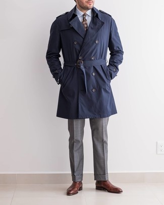 Dunkelbraune Krawatte kombinieren – 500+ Herren Outfits: Kombinieren Sie einen dunkelblauen Trenchcoat mit einer dunkelbraunen Krawatte für einen stilvollen, eleganten Look. Fühlen Sie sich mutig? Ergänzen Sie Ihr Outfit mit dunkelbraunen Chelsea Boots aus Leder.