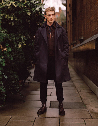 Braune Harrington-Jacke kombinieren – 294 Herren Outfits: Kombinieren Sie eine braune Harrington-Jacke mit einer schwarzen Chinohose für einen bequemen Alltags-Look. Wählen Sie eine dunkelbraune Lederfreizeitstiefel, um Ihr Modebewusstsein zu zeigen.
