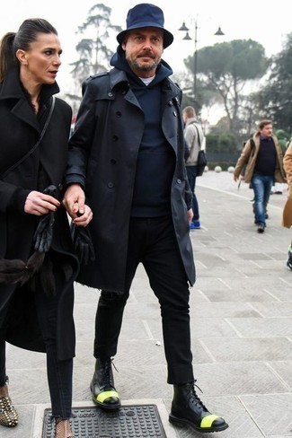 dunkelblauer Pullover mit einem Kapuze von Comme des Garcons Homme