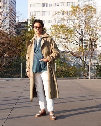 Welche Sakkos mit weißer Chinohose zu tragen – 191 Herbst Herren Outfits: Kombinieren Sie ein Sakko mit einer weißen Chinohose für Ihren Bürojob. Fühlen Sie sich ideenreich? Ergänzen Sie Ihr Outfit mit braunen Leder Slippern. Schon haben wir ein stylischer Look im Herbst.