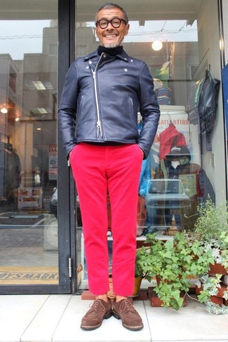 60 Jährige: Wie Rollkragenpullover mit Bikerjacke zu kombinieren – 3 Herren Outfits