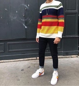 mehrfarbiger horizontal gestreifter Pullover mit einem Rundhalsausschnitt von Saint Laurent