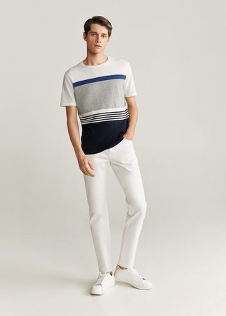 mehrfarbiges horizontal gestreiftes T-Shirt mit einem Rundhalsausschnitt von Prada