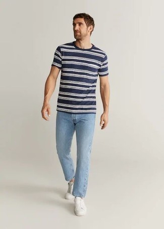 dunkelblaues und weißes horizontal gestreiftes T-Shirt mit einem Rundhalsausschnitt von Loewe