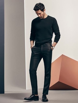 schwarzer Pullover mit einem Rundhalsausschnitt von R13