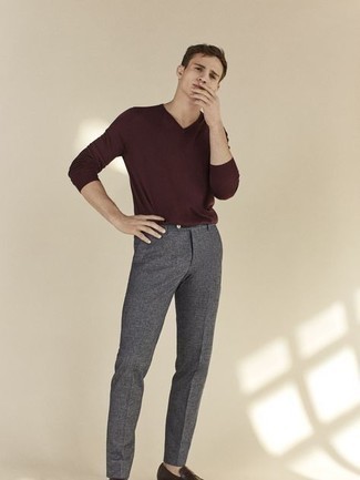 dunkelroter Pullover mit einem V-Ausschnitt von Gant