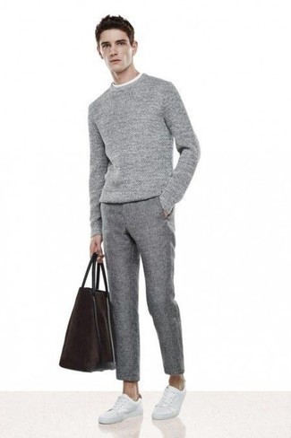 grauer Pullover mit einem Rundhalsausschnitt von Nanamica
