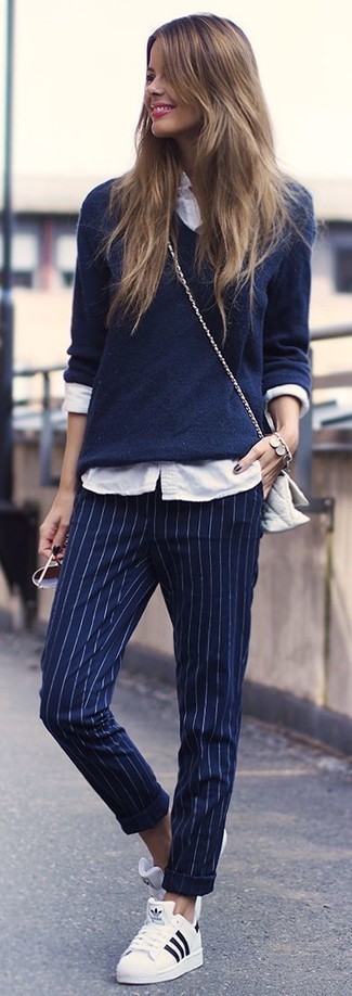 Pullover mit einem V-Ausschnitt kombinieren – 228 Damen Outfits