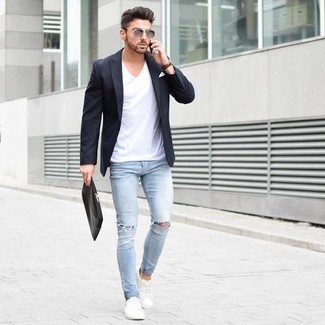 Wie T-Shirt mit einem V-Ausschnitt mit Sakkos zu kombinieren – 146 Herren Outfits