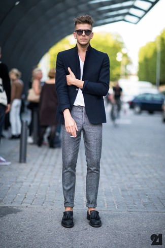 Wie T-Shirt mit einem V-Ausschnitt mit Sakkos zu kombinieren – 146 Herren Outfits