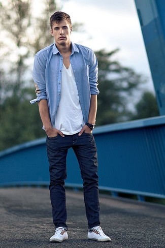 Wie T-Shirt mit einem V-Ausschnitt mit Jeans zu kombinieren – 245 Herren Outfits