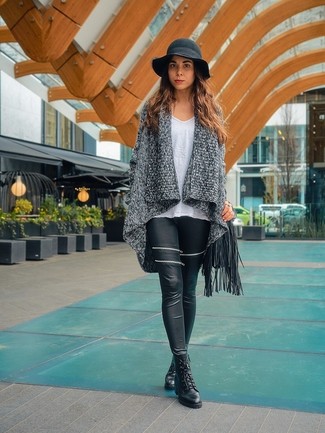 Wie T-Shirt mit einem V-Ausschnitt mit Leggings zu kombinieren – 20 Damen Outfits