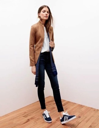 Vertikal gestreifte Bluse kombinieren – 74 Damen Outfits