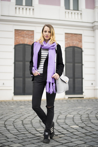 Violetten Schal kombinieren – 21 Damen Outfits