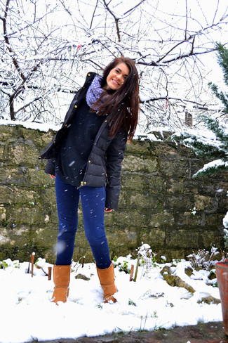Violetten Schal kombinieren – 21 Damen Outfits