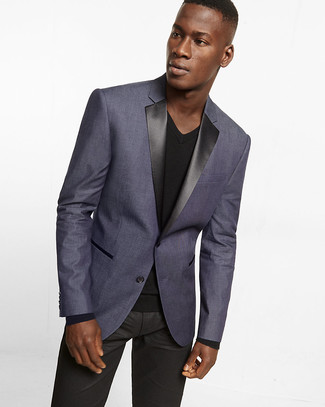 Schwarze Lederjeans kombinieren – 61 Herren Outfits: Entscheiden Sie sich für ein violettes Sakko und schwarzen Lederjeans, wenn Sie einen gepflegten und stylischen Look wollen.
