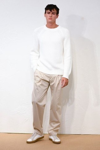 weißer Pullover mit einem Rundhalsausschnitt von Giorgio Armani