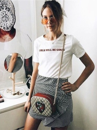 weißes bedrucktes T-Shirt mit einem Rundhalsausschnitt von By Malene Birger