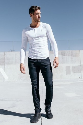 30 Jährige: Welche Jeans mit schwarzer Sportschuhe zu tragen – 146 Herren Outfits: Kombinieren Sie ein weißes Langarmshirt mit einer Knopfleiste mit Jeans, um mühelos alles zu meistern, was auch immer der Tag bringen mag. Suchen Sie nach leichtem Schuhwerk? Entscheiden Sie sich für schwarzen Sportschuhe für den Tag.