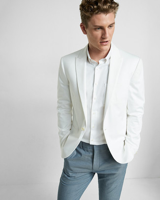 Welche Businesshemden mit weißen Sakkos zu tragen – 227 Herren Outfits: Kombinieren Sie ein weißes Sakko mit einem Businesshemd für einen stilvollen, eleganten Look.
