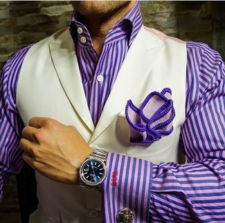 Lila vertikal gestreiftes Businesshemd kombinieren – 60 Sommer Herren Outfits: Tragen Sie ein lila vertikal gestreiftes Businesshemd und eine hellbeige Weste für einen stilvollen, eleganten Look. Dieser Look ist besten für den Sommer geeignet.