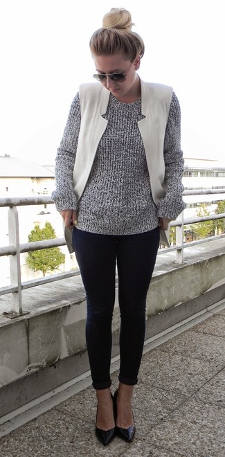 grauer Pullover mit einem Rundhalsausschnitt von VILA CLOTHES