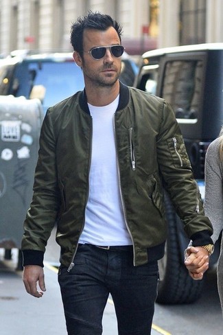 Welche Jeans mit weißen und schwarzen T-Shirts mit einem Rundhalsausschnitt zu tragen – 2000+ Herren Outfits