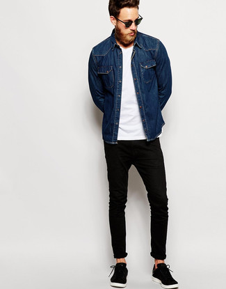 Welche Jeans mit weißen und schwarzen T-Shirts mit einem Rundhalsausschnitt zu tragen – 2000+ Herren Outfits