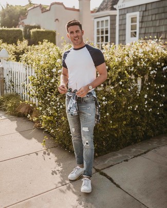 Welche Jeans mit weißen und schwarzen T-Shirts mit einem Rundhalsausschnitt zu tragen – 2000+ Herren Outfits