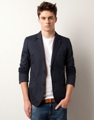 Welche Jeans mit weißen und schwarzen T-Shirts mit einem Rundhalsausschnitt zu tragen – 2000+ Herren Outfits