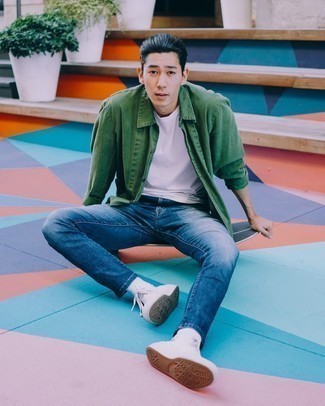 Welche Jeans mit weißen und schwarzen T-Shirts mit einem Rundhalsausschnitt zu tragen – 2000+ Herren Outfits
