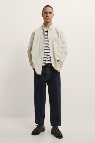 Wie weißes und schwarzes horizontal gestreiftes T-Shirt mit einem Rundhalsausschnitt mit blauer Jeans zu kombinieren – 145 Herren Outfits