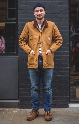 Wie weißes und schwarzes horizontal gestreiftes T-Shirt mit einem Rundhalsausschnitt mit blauer Jeans zu kombinieren – 20 Herren Outfits kühl Wetter