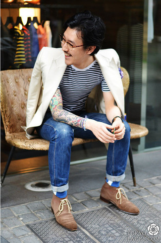 Wie weißes und schwarzes horizontal gestreiftes T-Shirt mit einem Rundhalsausschnitt mit blauer Jeans zu kombinieren – 145 Herren Outfits