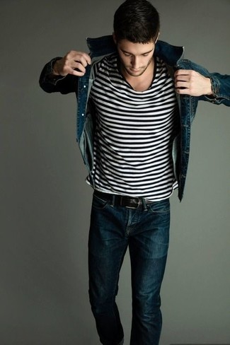 Wie weißes und schwarzes horizontal gestreiftes T-Shirt mit einem Rundhalsausschnitt mit blauer Jeans zu kombinieren – 145 Herren Outfits
