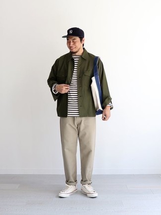 Weißen und schwarzen horizontal gestreiften Rollkragenpullover kombinieren – 27 Herren Outfits