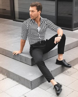 Weißes und schwarzes vertikal gestreiftes Businesshemd kombinieren – 1611+ Herren Outfits