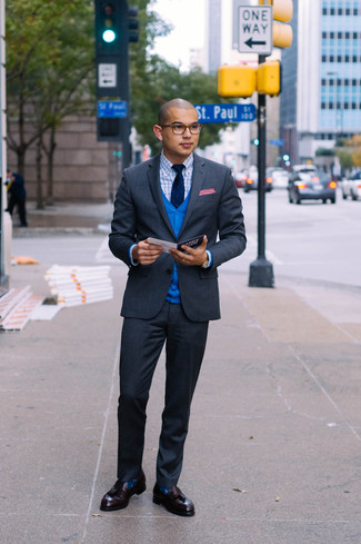 Weißes und blaues Businesshemd mit Karomuster kombinieren – 217 Herren Outfits