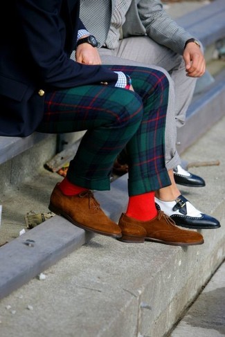 Weißes und blaues Businesshemd mit Karomuster kombinieren – 217 Herren Outfits