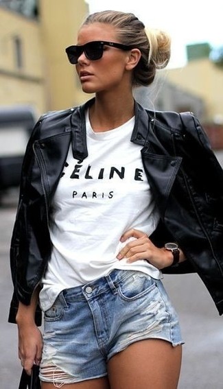 Weißes und blaues bedrucktes T-Shirt mit einem Rundhalsausschnitt kombinieren – 340 Damen Outfits