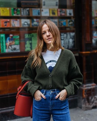 Weißes und blaues bedrucktes T-Shirt mit einem Rundhalsausschnitt kombinieren – 340 Damen Outfits