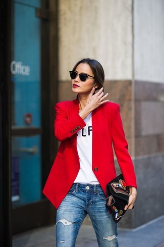 Weißes und blaues bedrucktes T-Shirt mit einem Rundhalsausschnitt kombinieren – 340 Damen Outfits