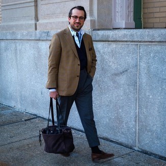 Wie weißes und blaues vertikal gestreiftes Businesshemd mit dunkelblauer Anzughose zu kombinieren – 77 Herren Outfits