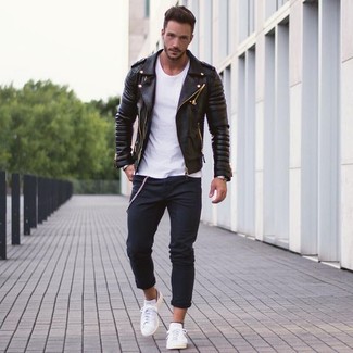 Weiße und braune niedrige Sneakers kombinieren – 2000+ Herren Outfits