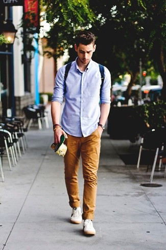 Weiße und braune niedrige Sneakers kombinieren – 2000+ Herren Outfits