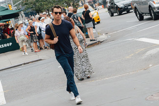 Weiße und braune niedrige Sneakers kombinieren – 2000+ Herren Outfits
