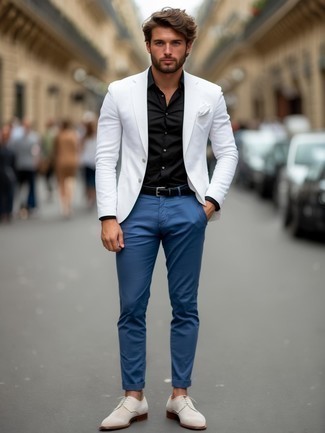 Weiße und braune Wildleder Oxford Schuhe kombinieren – 3 Herren Outfits